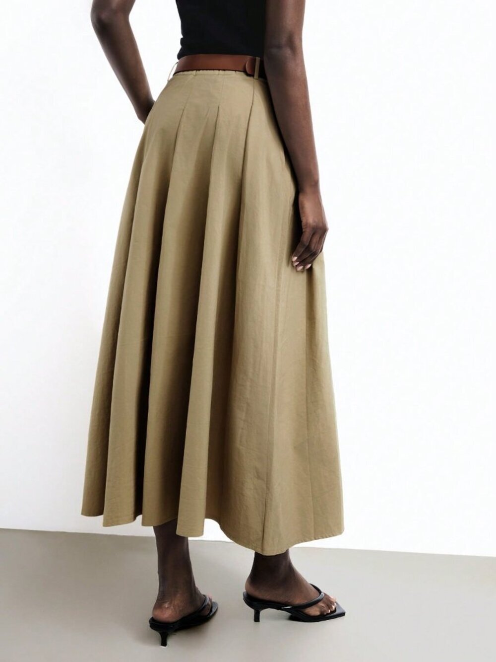 Khaki Pleated Casual Women's Skirt with Detachable Metal Belt and Side Pockets - Picture 8 of 13